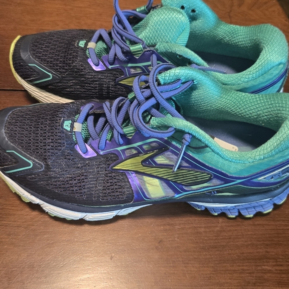 Brooks Ravenna Wonen's Running Shoe - Picture 3 of 10